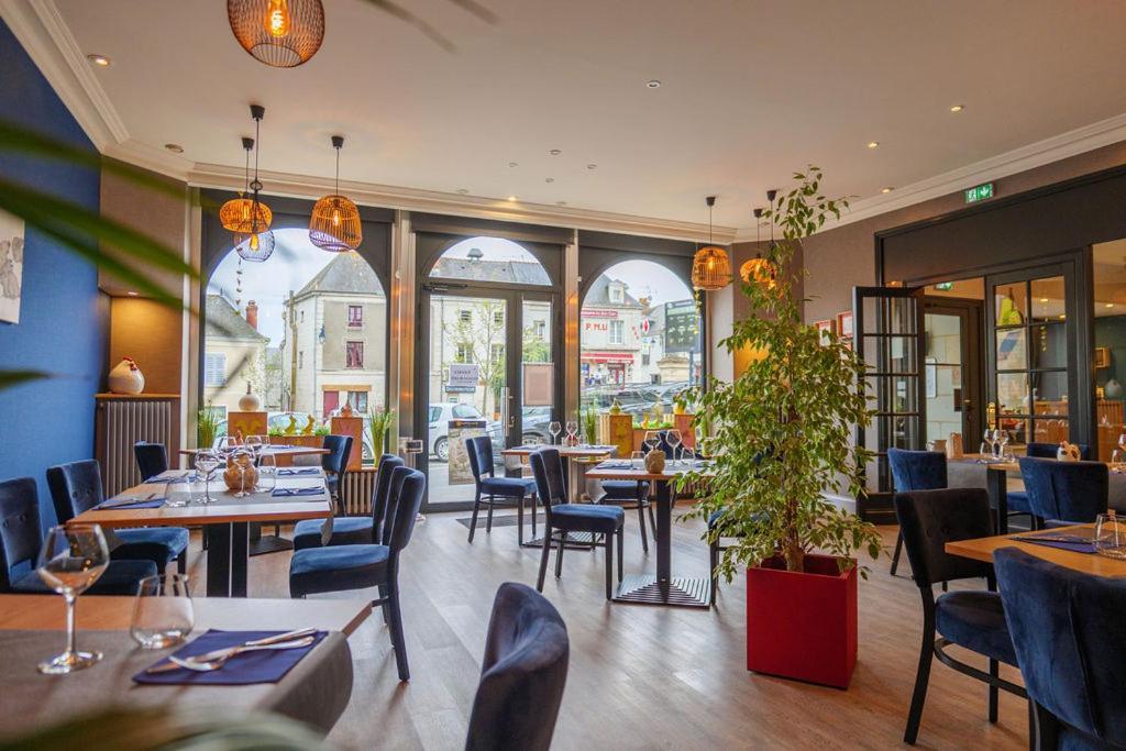Logis Loire Hotel - Les Cocottes Restaurant Les Rosiers 外观 照片